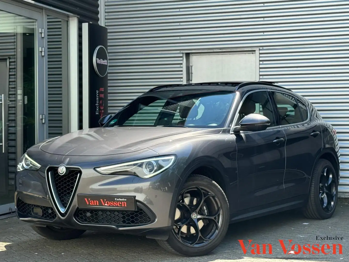 Alfa Romeo Stelvio 2.0 T AWD First Edition|Veloce|Pano|Trekhaak|Camer Grijs - 1