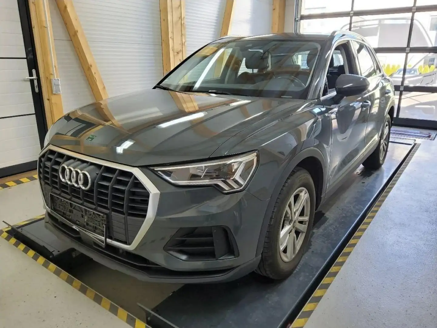 Audi Q3 35 TDI quattro *AHK*LED*PDC*NAVI* Grau - 2