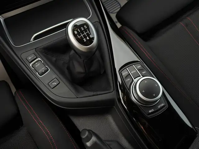BMW 1 Series view 8