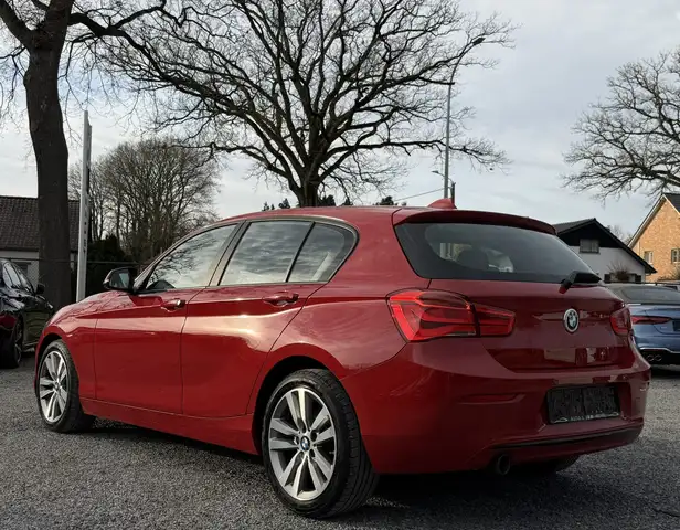 BMW 1 Series view 3