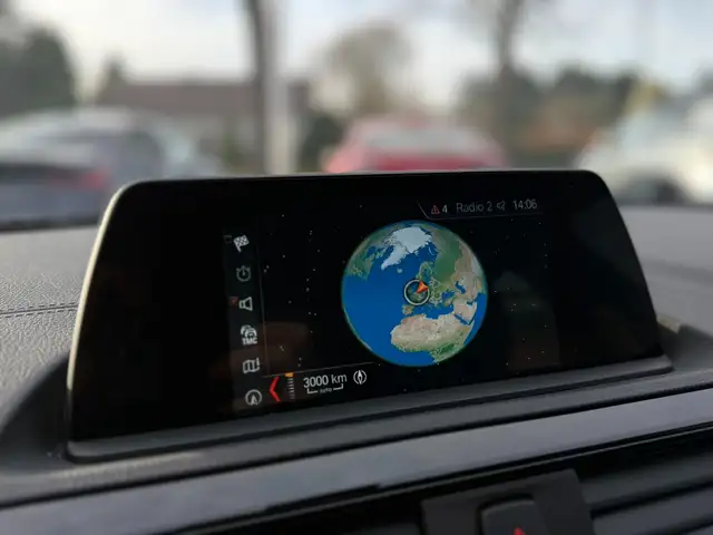 BMW 1 Series view 10