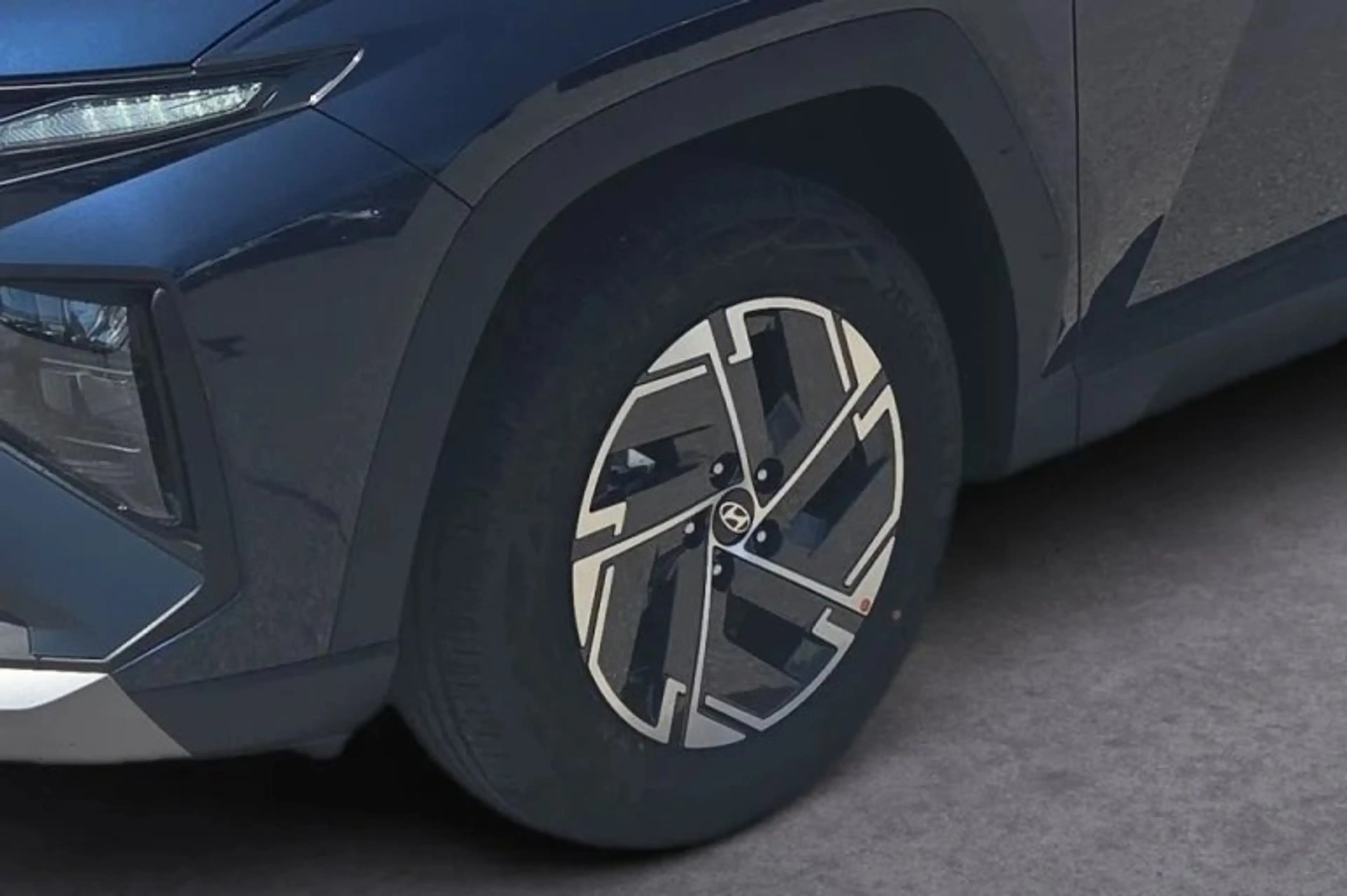 Hyundai TUCSON NX4 Smart Line 1,6 T-GDi HEV 2WD — photo 4