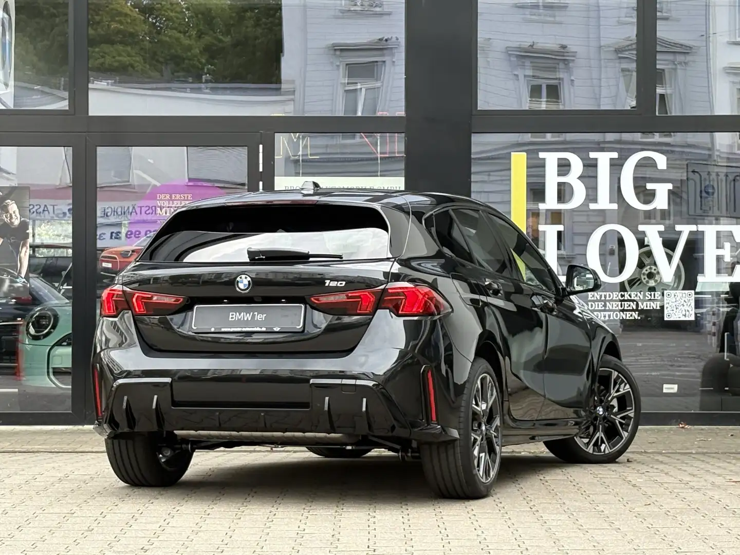 BMW 120 M Sport DA PA LED 18" Schwarz - 2