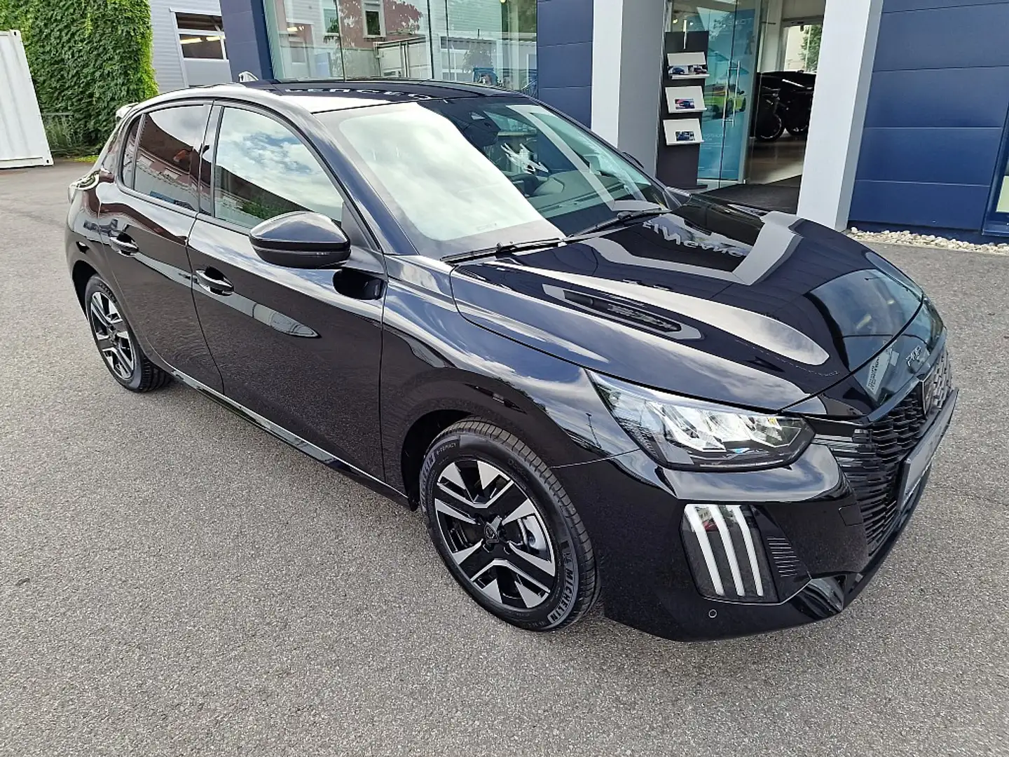 Peugeot 208 Allure PureTech 100 6-Gang-Manuell "Mai verfügbar" Schwarz - 1