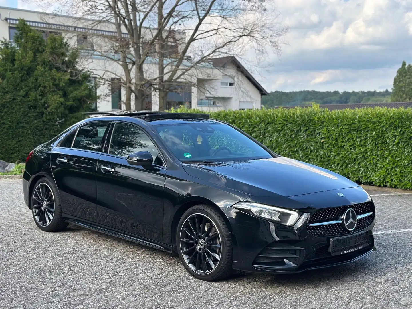 Mercedes-Benz A 220 4MATIC DCT,AMG,Auto,Leder,Panora,39800KM - 1
