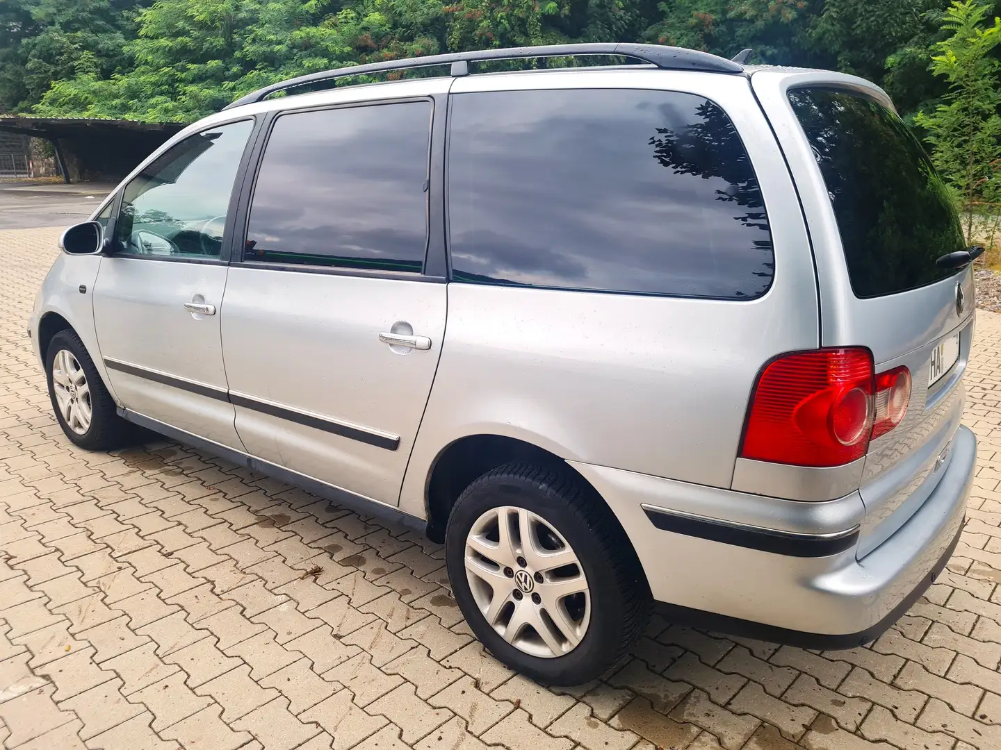 Volkswagen Sharan Klima, 7 Sitze, Tüv Neu,Ahk, Alu, Navi,Tempomat Silber - 1