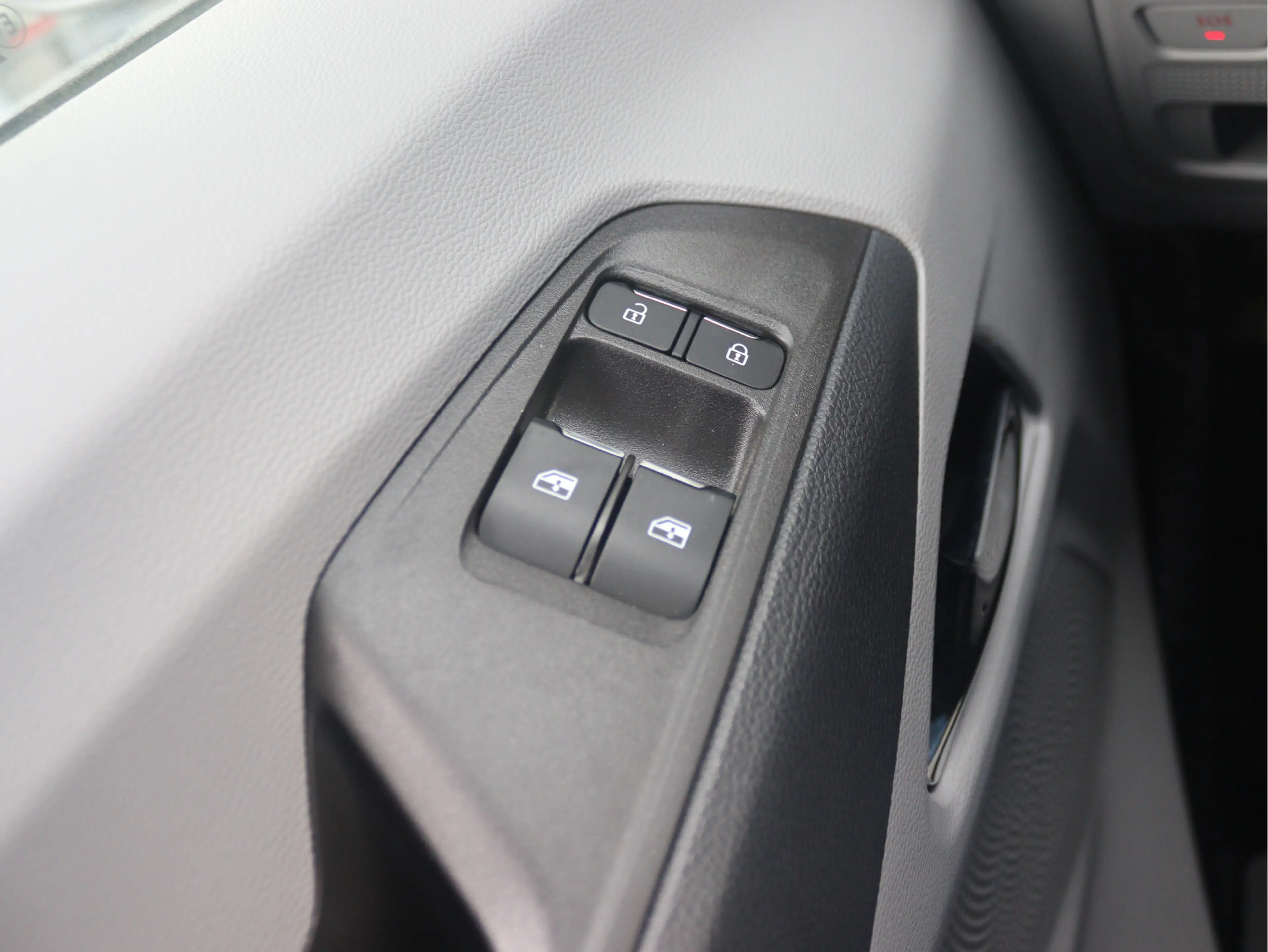 Maxus eDeliver 9 L3 Citybox 65 kWh — photo 12