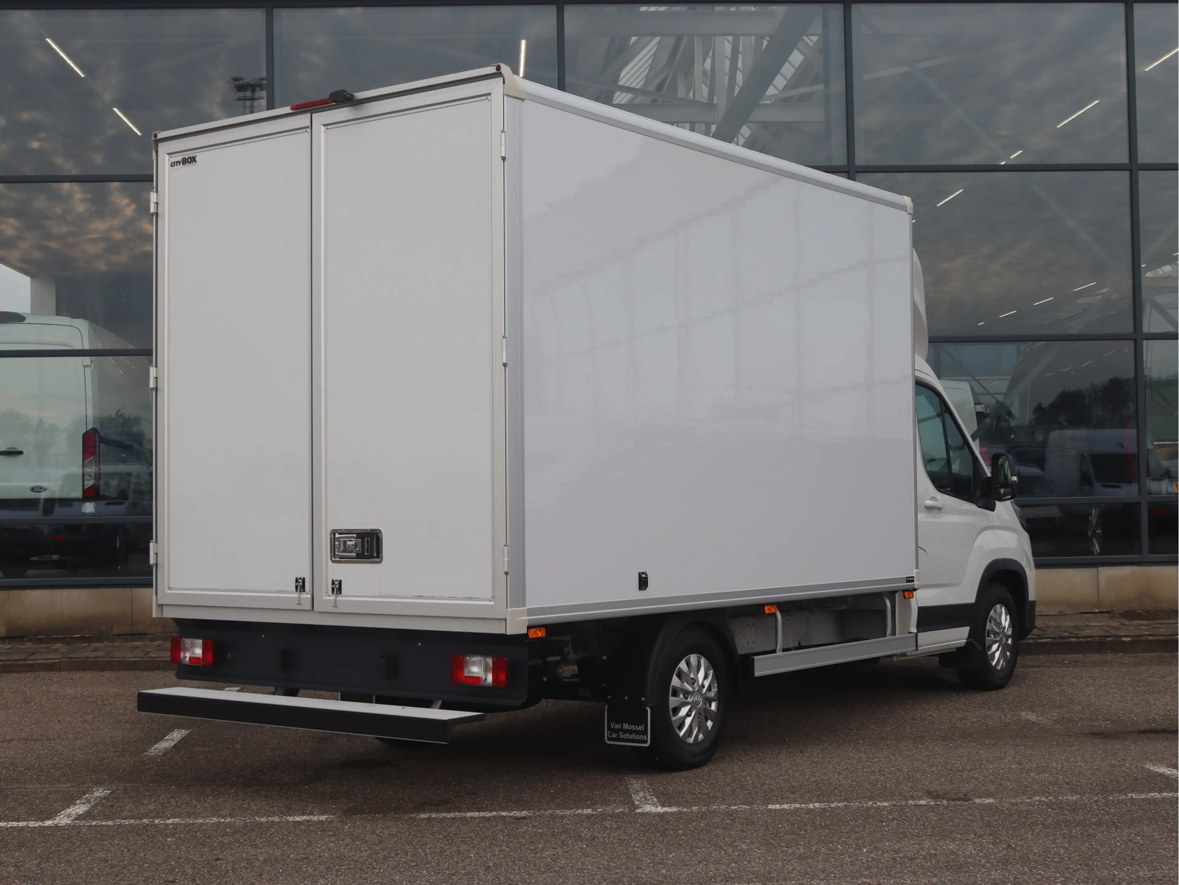 Maxus eDeliver 9 L3 Citybox 65 kWh — photo 2