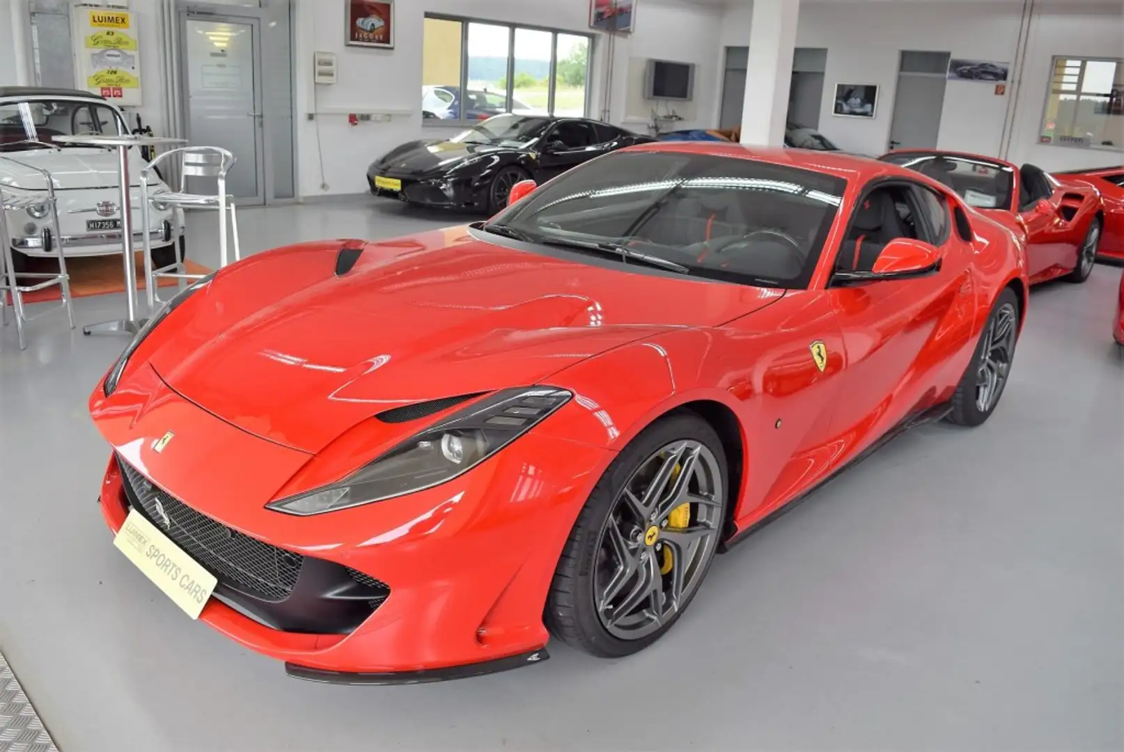 Ferrari 812 SF Racingsitze Lifting Kamera LED JBL Carbon Červená - 1
