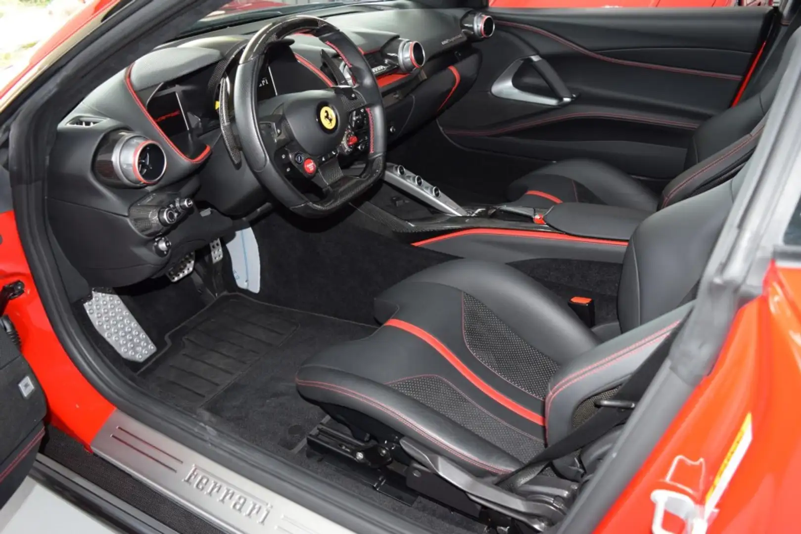 Ferrari 812 SF Racingsitze Lifting Kamera LED JBL Carbon Rood - 2