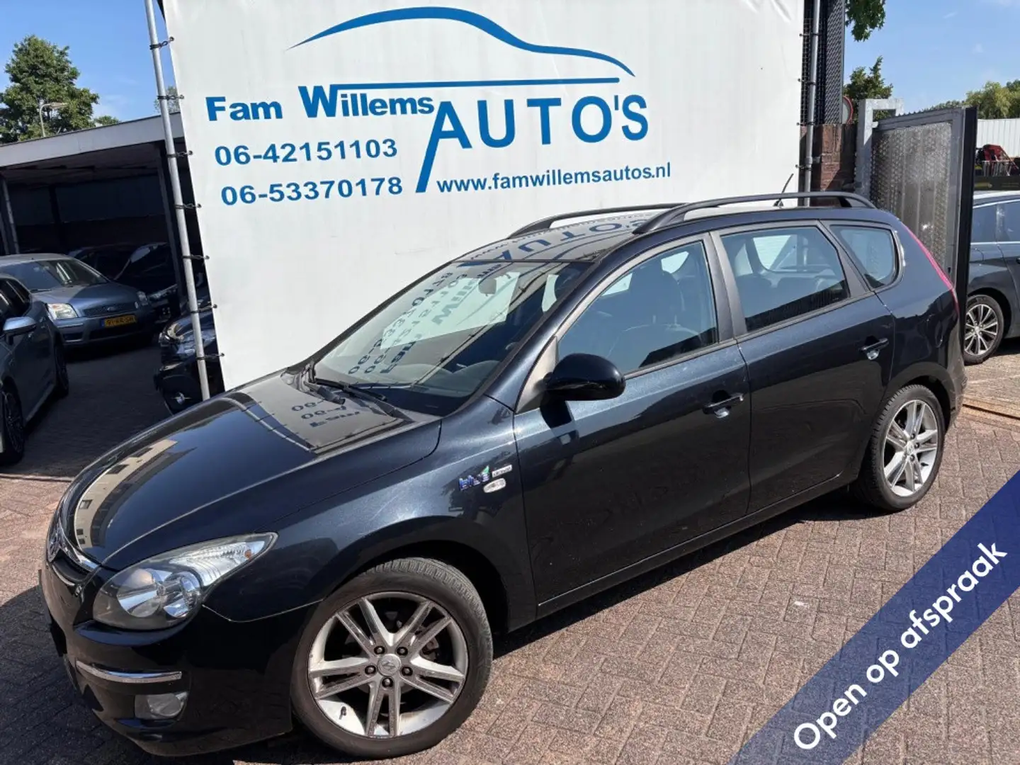 Hyundai i30 CW 1.6i Blue Dynamic Zwart - 1