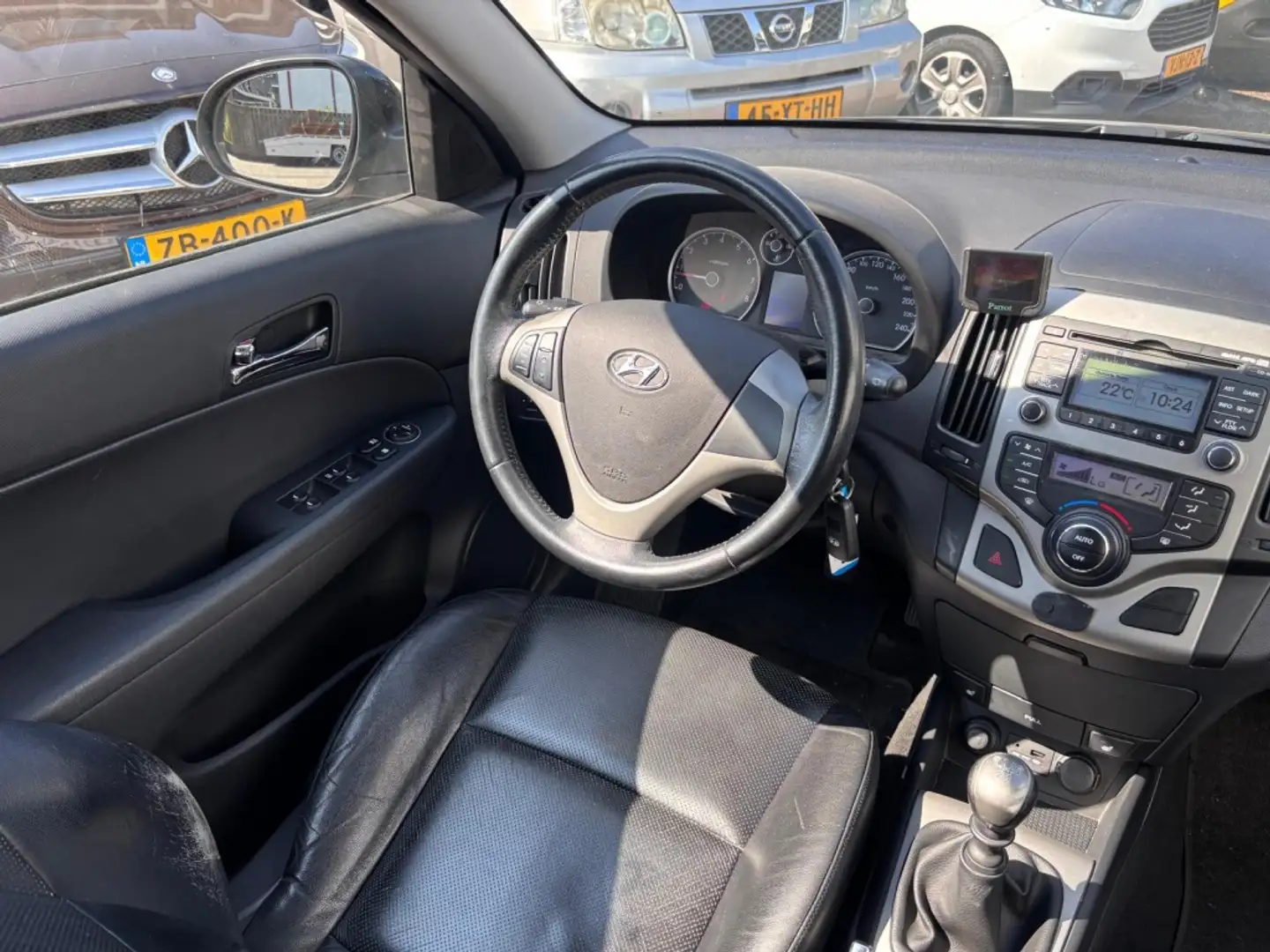 Hyundai i30 CW 1.6i Blue Dynamic Zwart - 2