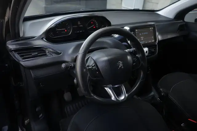 Peugeot 208 view 13