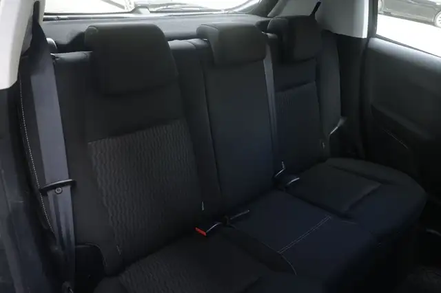 Peugeot 208 view 11
