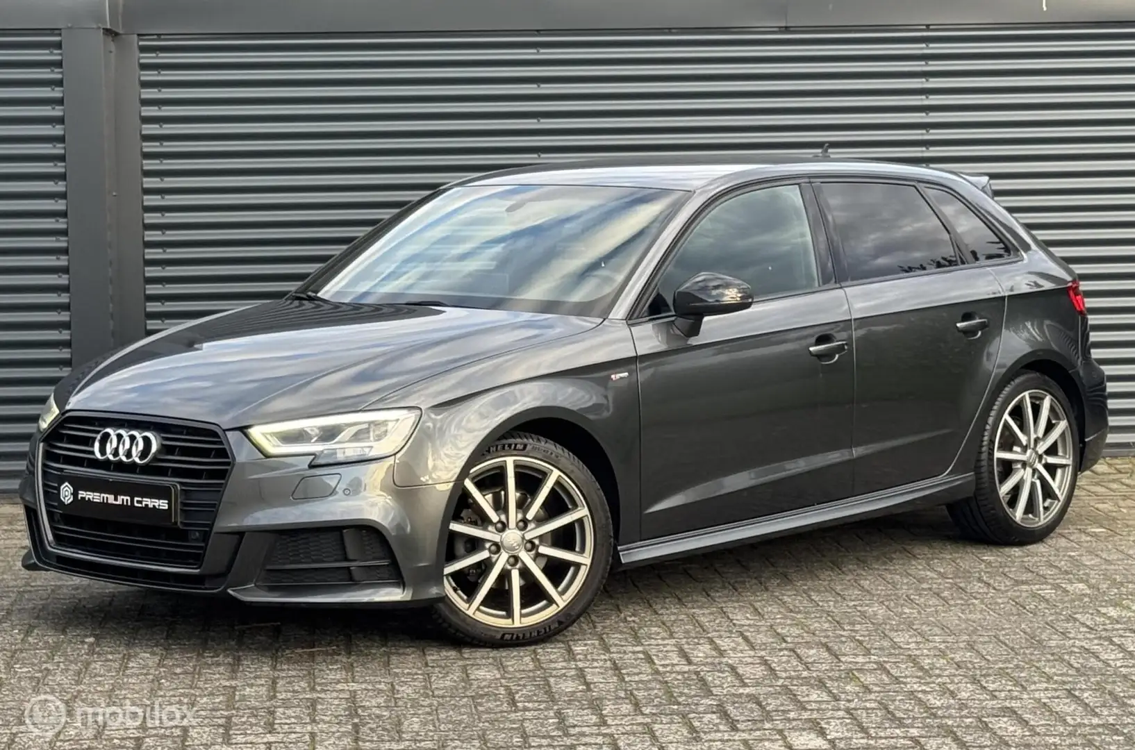 Audi A3 Sportback 35 TFSI 3X S-Line Matrix B&O Virtual Nav Grijs - 1