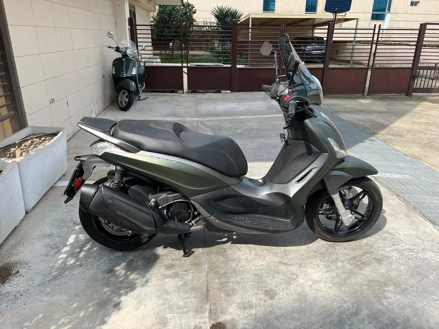 Piaggio Beverly 350 SPORT TOURING Groen - 2