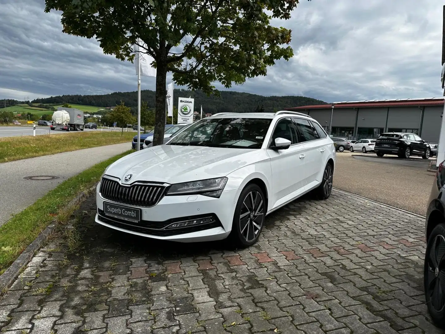 Skoda Superb Combi (3V5) Weiß - 1