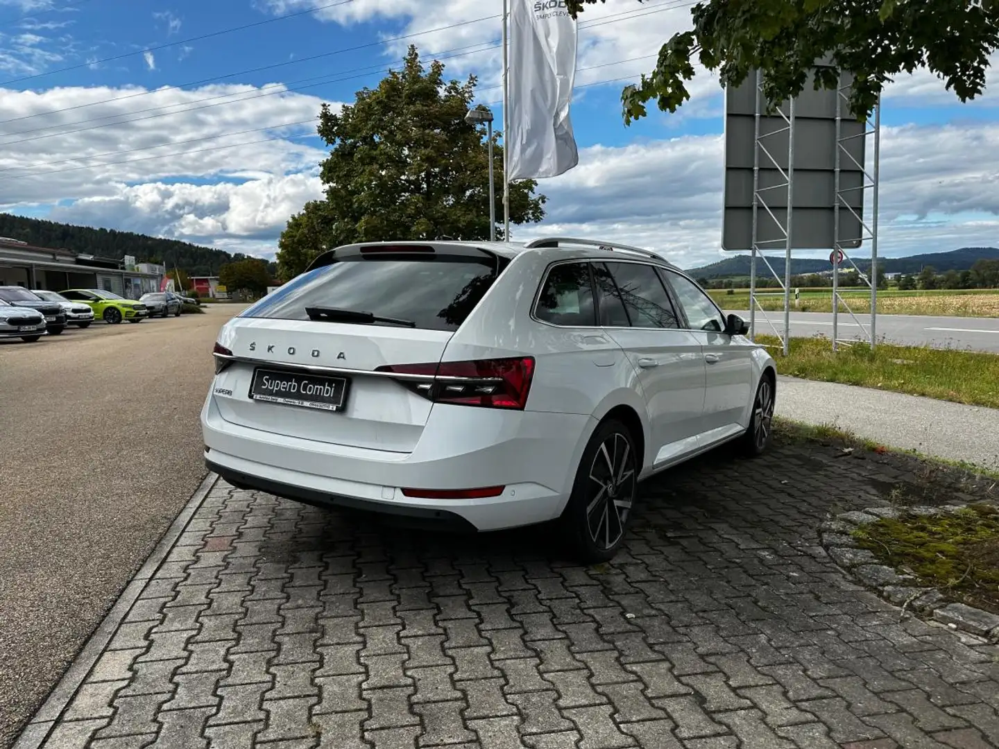 Skoda Superb Combi (3V5) Weiß - 2