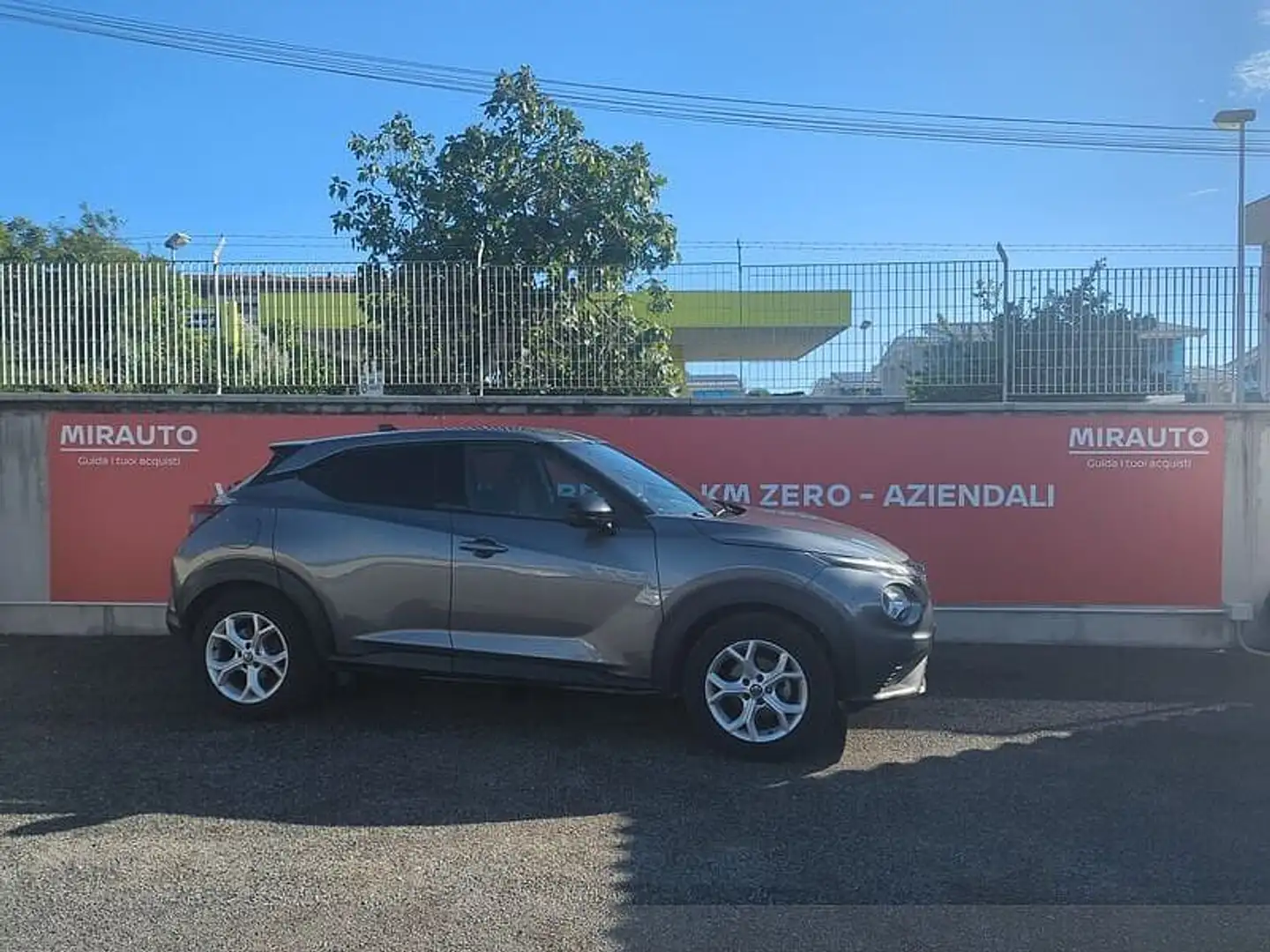 Nissan Juke 2ª serie Juke 1.0 DIG-T 117 CV DCT N-Connecta Grau - 1