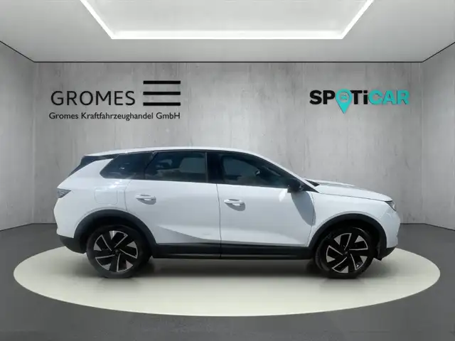 Opel Grandland view 2