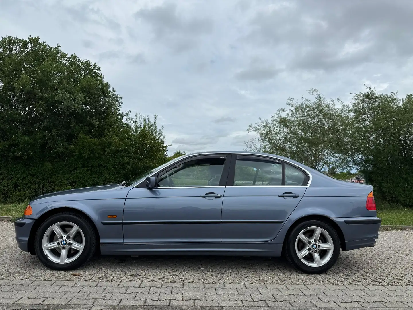 BMW 323 323i Automatik Tüv & 03/2027 Bleu - 1