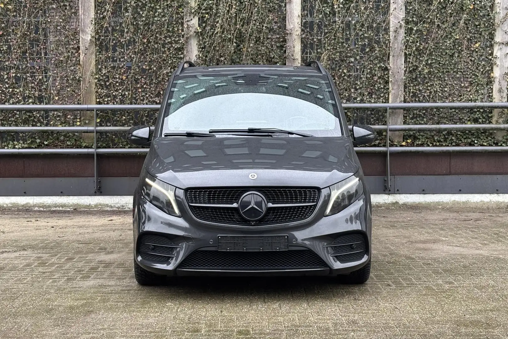 Mercedes-Benz V 300 V 300d L3 Avantgarde Edition Dubbel Cabine | AMG L Grijs - 2
