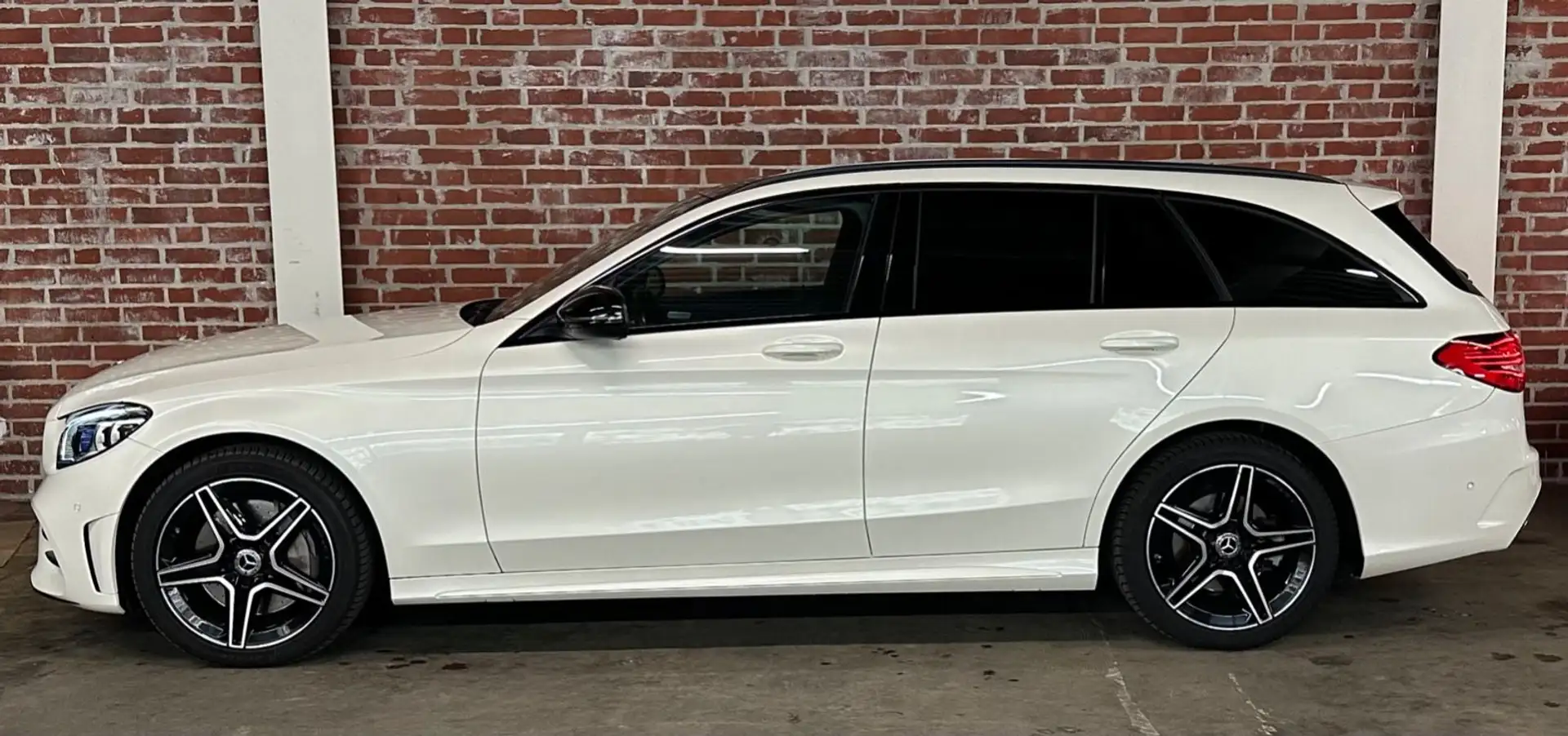 Mercedes-Benz C 300 d 4-Matic T-Modell 9G AMG LED/AHK/WIDE/PANO Blanc - 2