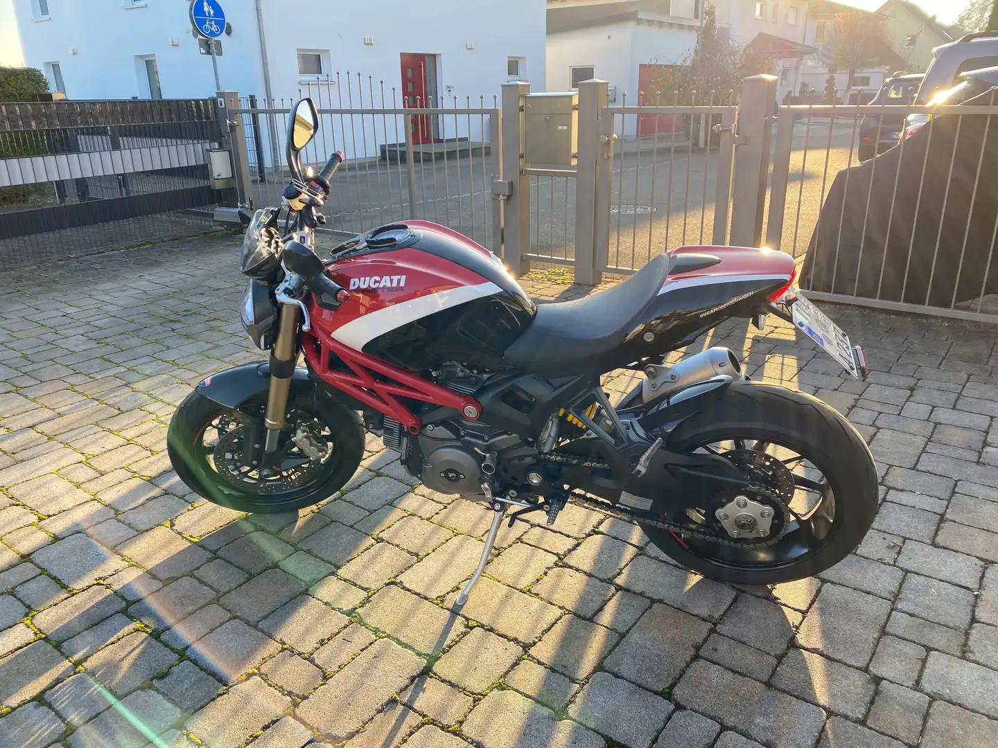 Ducati Monster 1100 Monster 1100 Evo mit Ducati Corse Lacksatz Rojo - 2