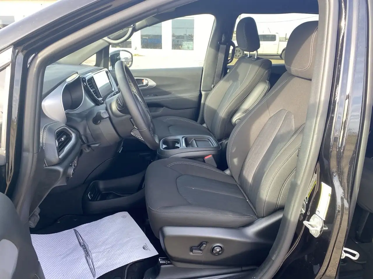 Chrysler Pacifica снимка Chrysler Pacifica