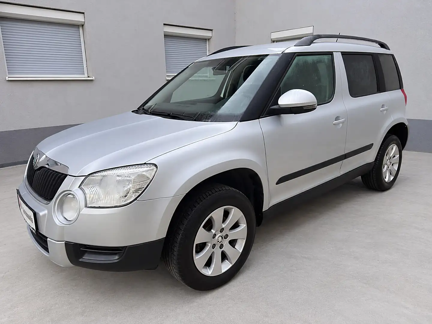 Skoda Yeti Active 1,2 TSI DSG Silber - 2