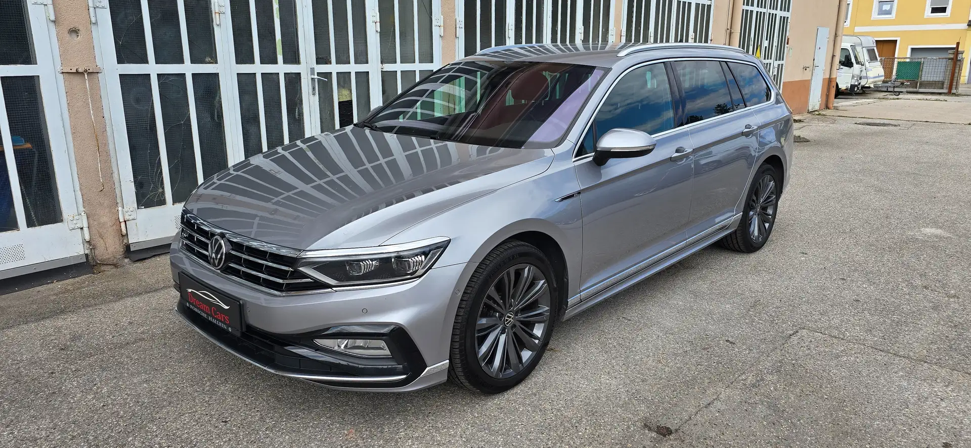 Volkswagen Passat Variant Elegance 2,0 TDI DSG R-Line *Keyless*Sofort Kredit Silber - 1