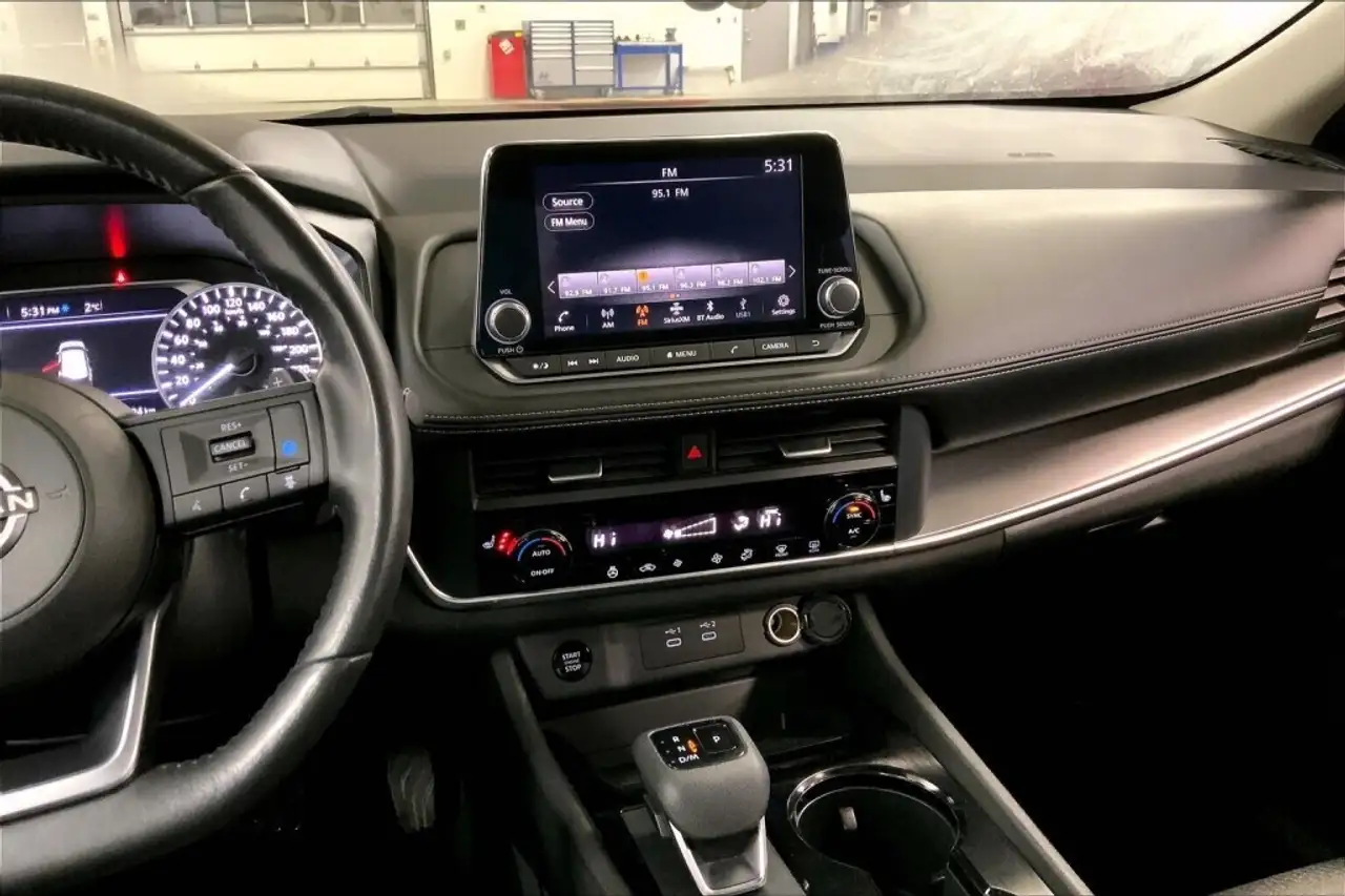 Nissan Rogue снимка Nissan Rogue