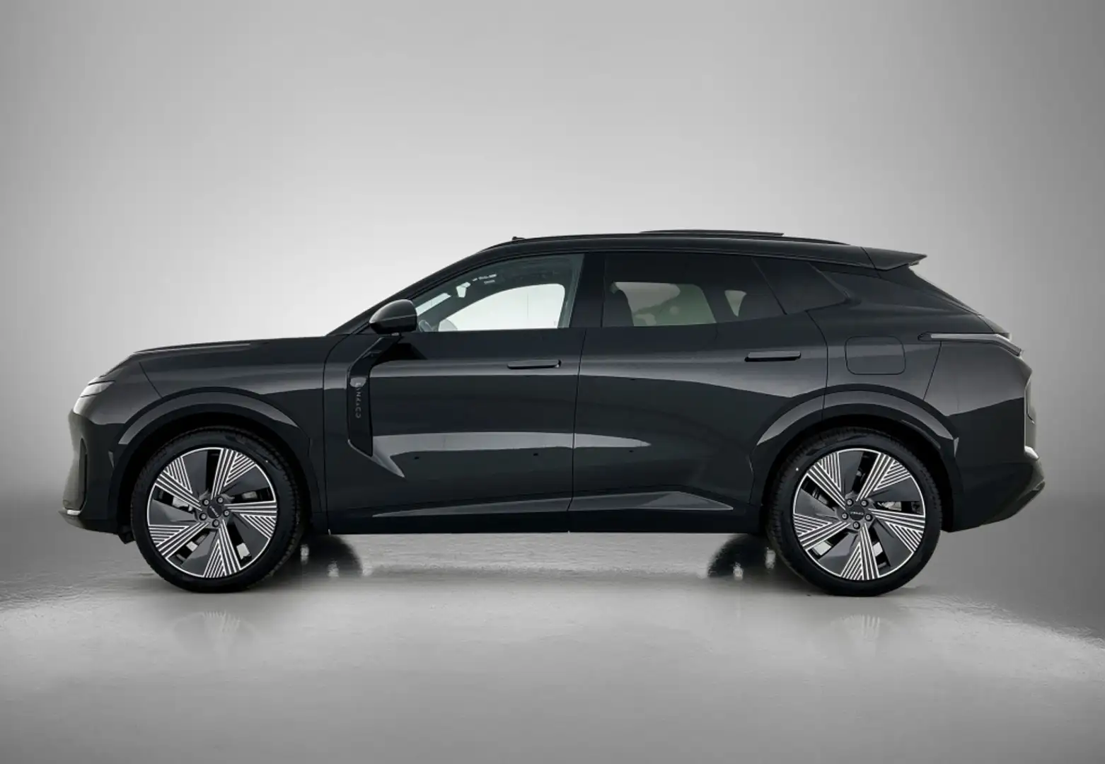 Lynk & Co 08 1.5 More 345 PK 200km pHev Full Option Dealer Demo Schwarz - 2