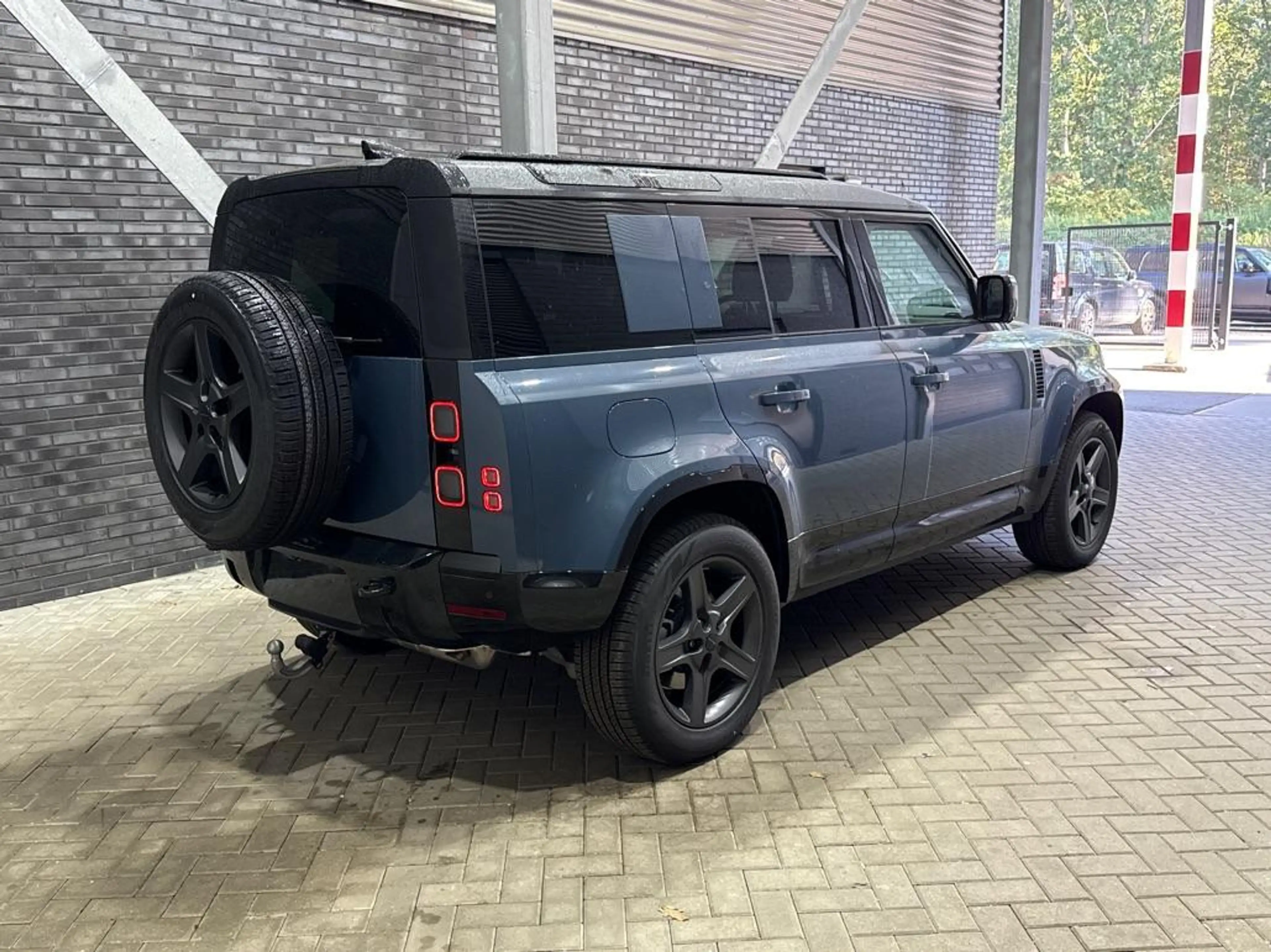 Land Rover Defender 110 P300e X-Dynamic SE | FACELIFT | Luchtvering | — photo 2