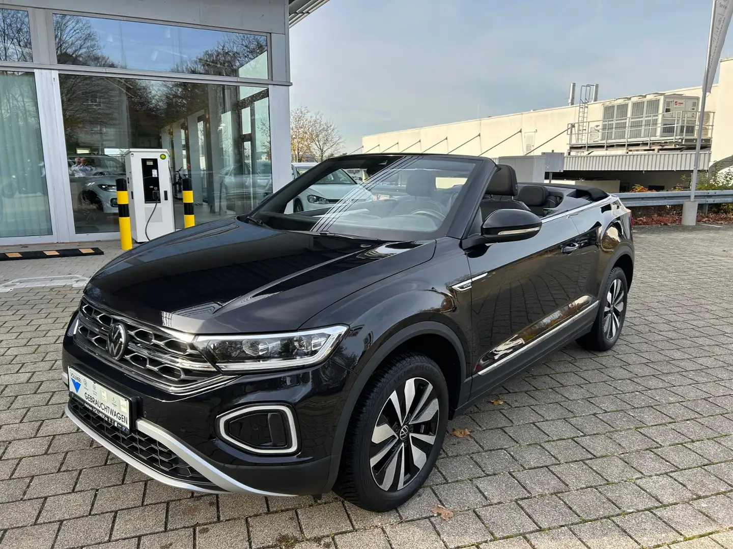 Volkswagen T-Roc Cabriolet Move 1,5 TSI DSG Navi,SHZ,RearView, LED Schwarz - 2