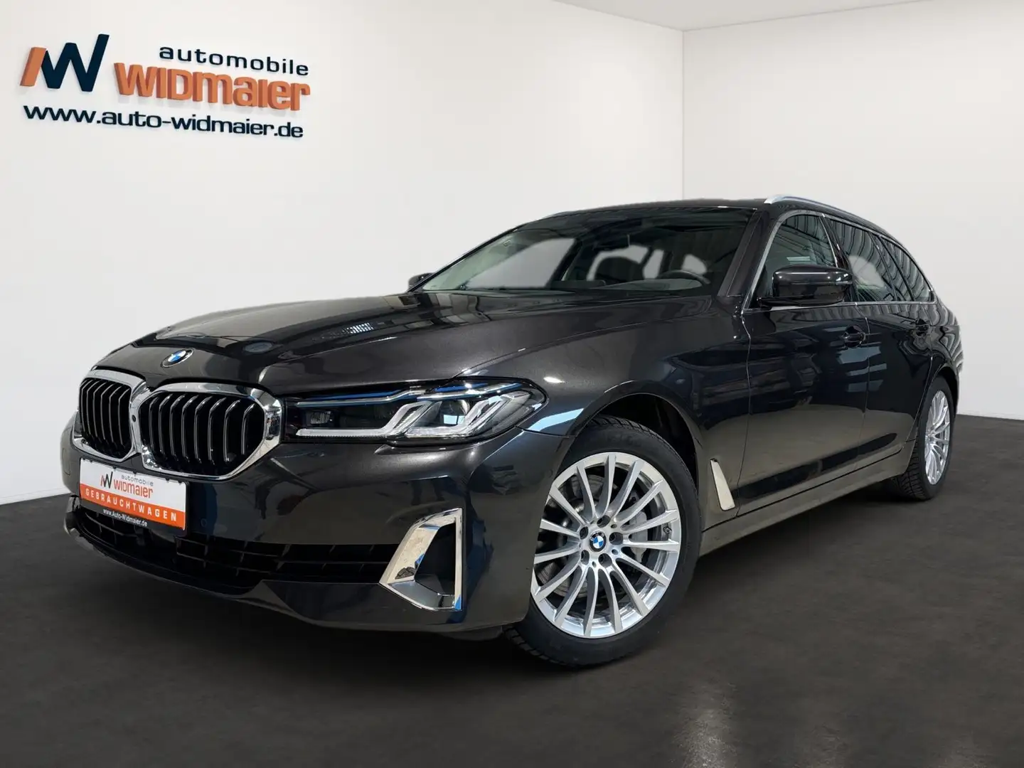 BMW 530 i Sportautomatic -- Pano/Laser/ACC/AHK/Standh Grey - 1