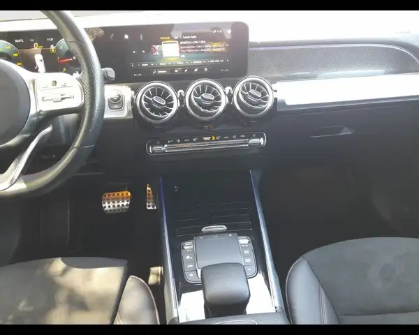Mercedes-Benz GLB view 11