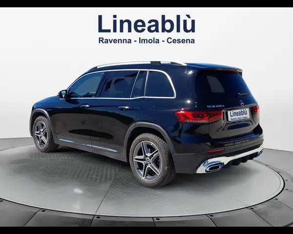 Mercedes-Benz GLB view 3