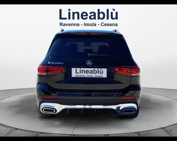 Mercedes-Benz GLB view 4