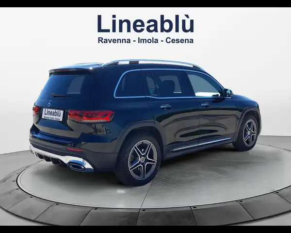 Mercedes-Benz GLB view 5