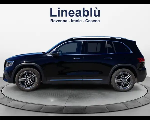 Mercedes-Benz GLB view 2