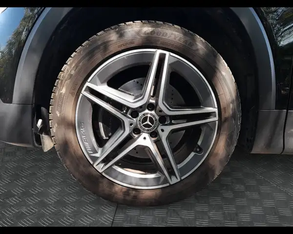 Mercedes-Benz GLB view 14
