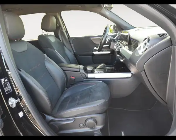 Mercedes-Benz GLB view 15