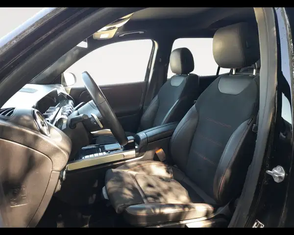 Mercedes-Benz GLB view 9
