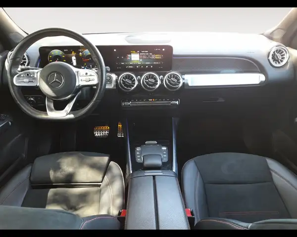Mercedes-Benz GLB view 10