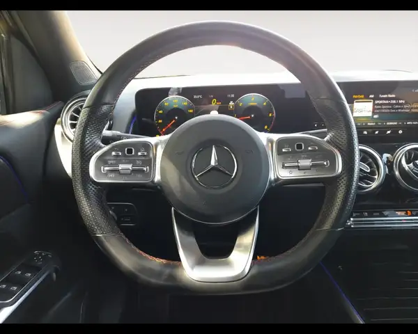 Mercedes-Benz GLB view 12
