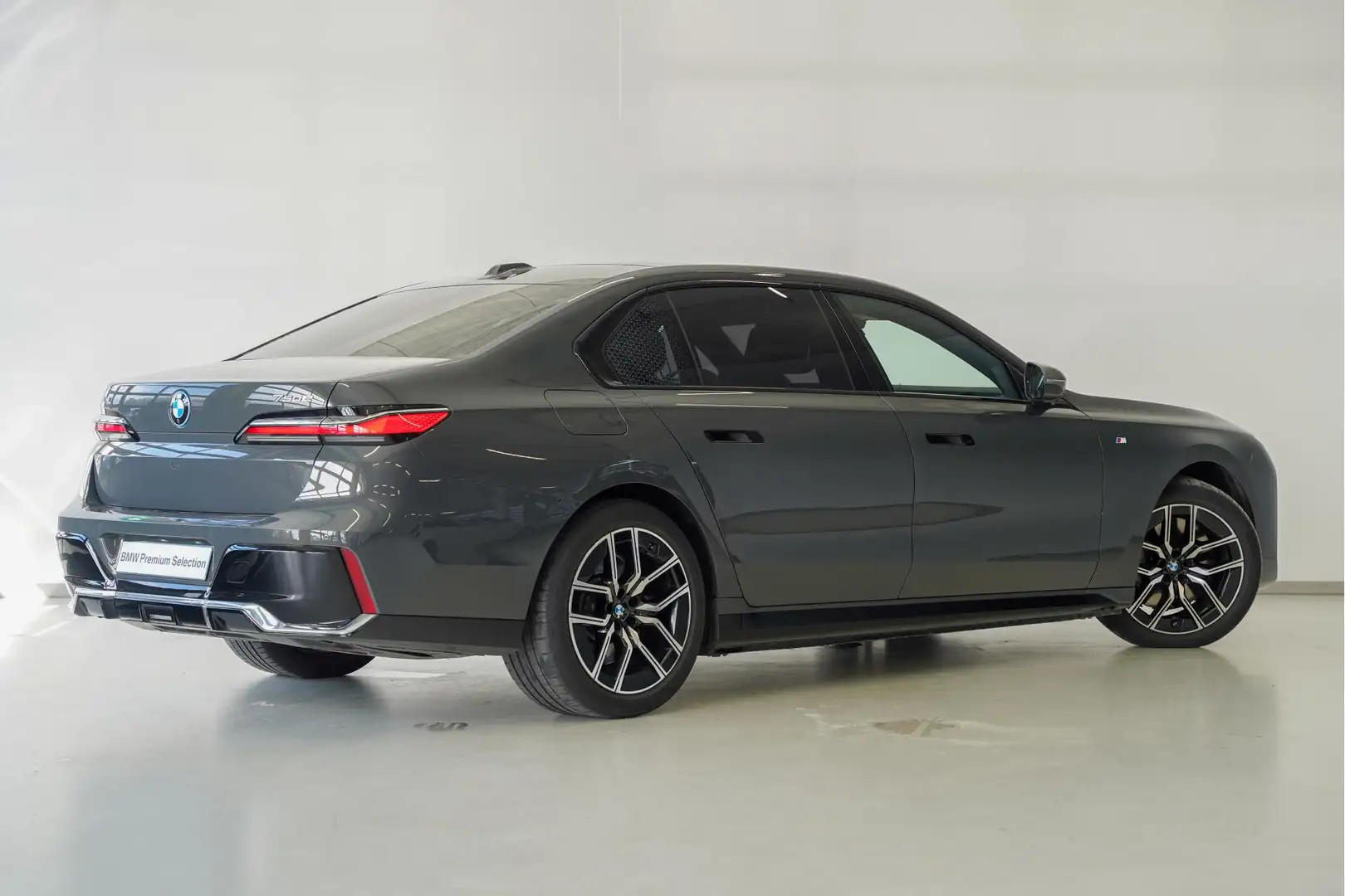 BMW 750 7 Serie 750e xDrive M Sportpakket Aut. | Selection Gris - 2