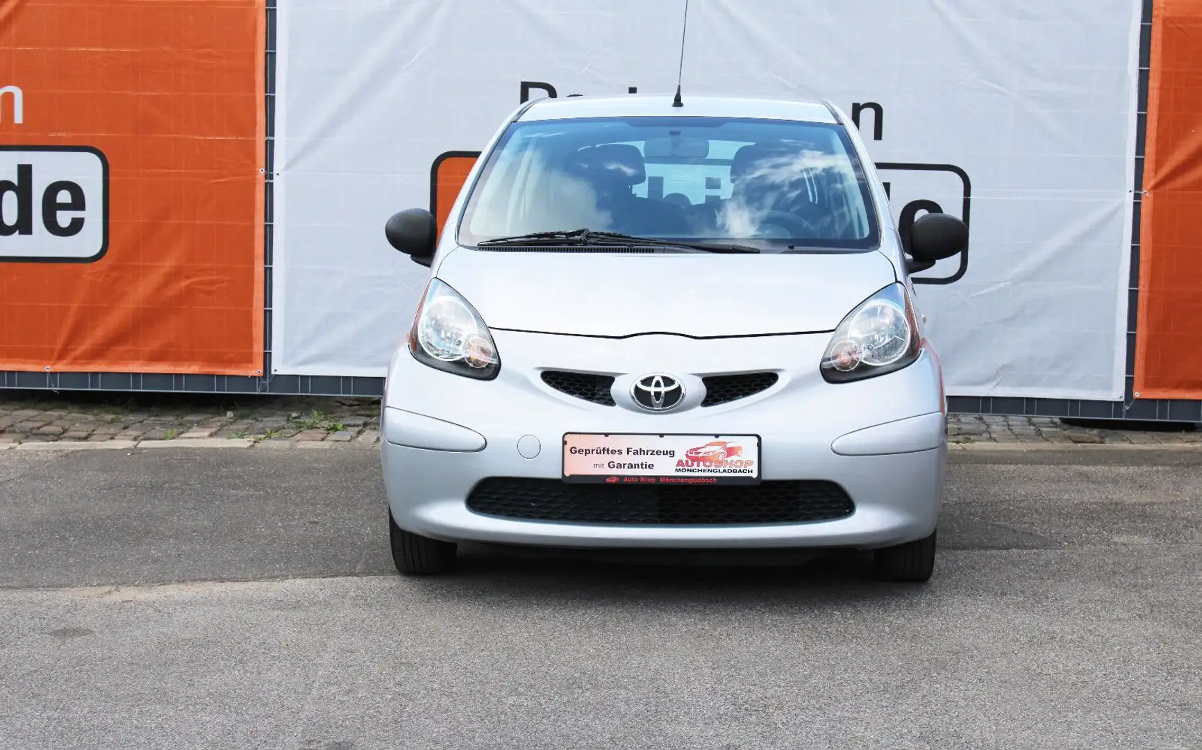 Toyota AYGO *Tüv&Inspektion Neu*  *Allwetterreifen Neu* Silber - 2