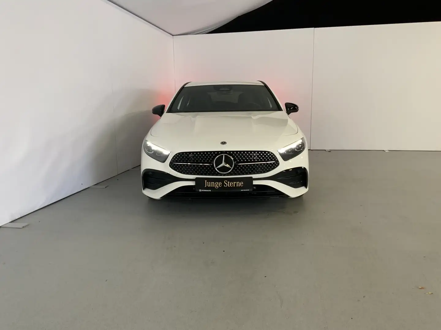 Mercedes-Benz A 200 A 200 Kompaktlimousine AMG Line Navi/Distronic Weiß - 2
