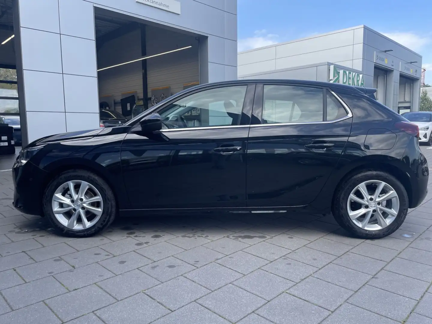 Opel Corsa Elegance 1.2 *Navi/Sitzheiz/Parkpilot* Zwart - 2